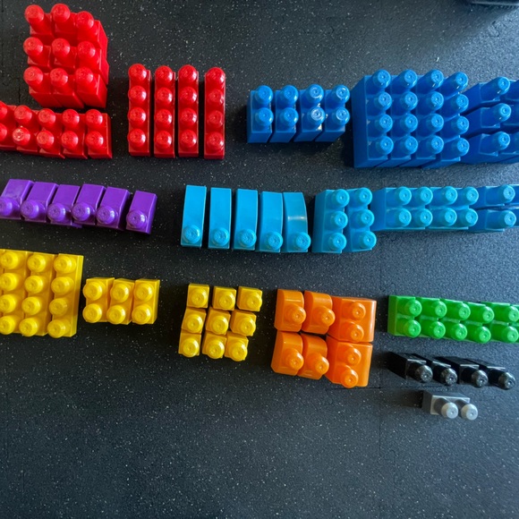 Mega Bloks First Builders Big Building set with 80+ big colorful building blocks - Picture 10 of 11